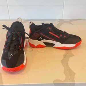 Kids Black and Red Basketball Shoes